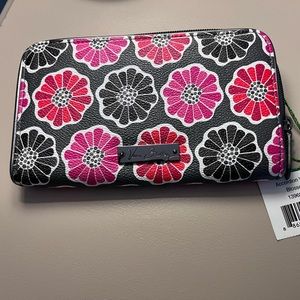 Vera Bradley Accordion wallet zip around